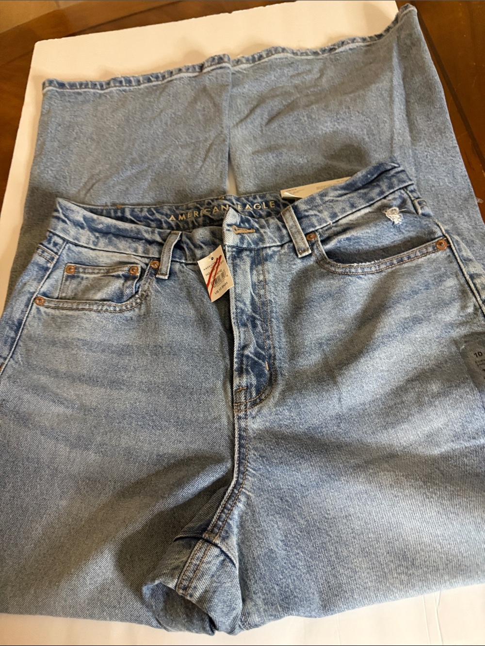 American Eagle Outfitters Light Wash Blue Relaxed Jeans - Picture 3 of 10
